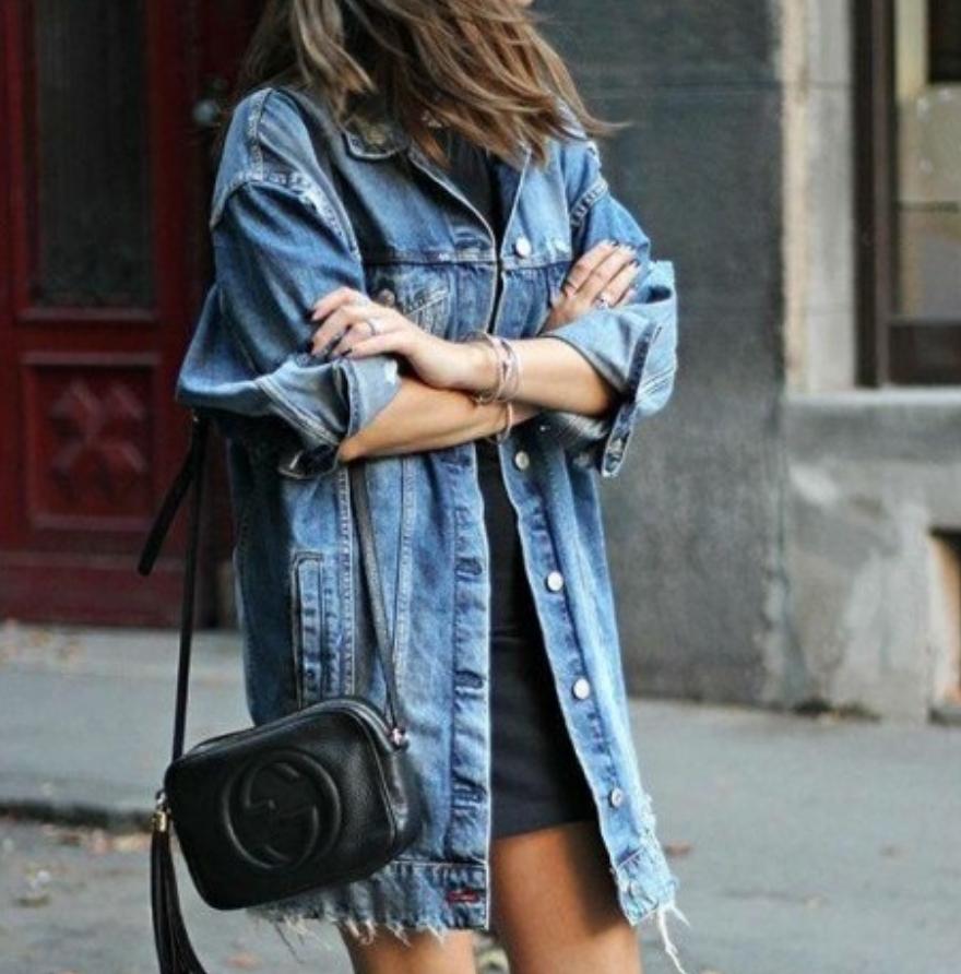 Σοφία Φαράζη : Η Χρύσα από τους Παγιδευμένους φόρεσε το τζιν μπουφάν αυτής της εποχής που σίγουρα θα χρειαστείς και εσύ