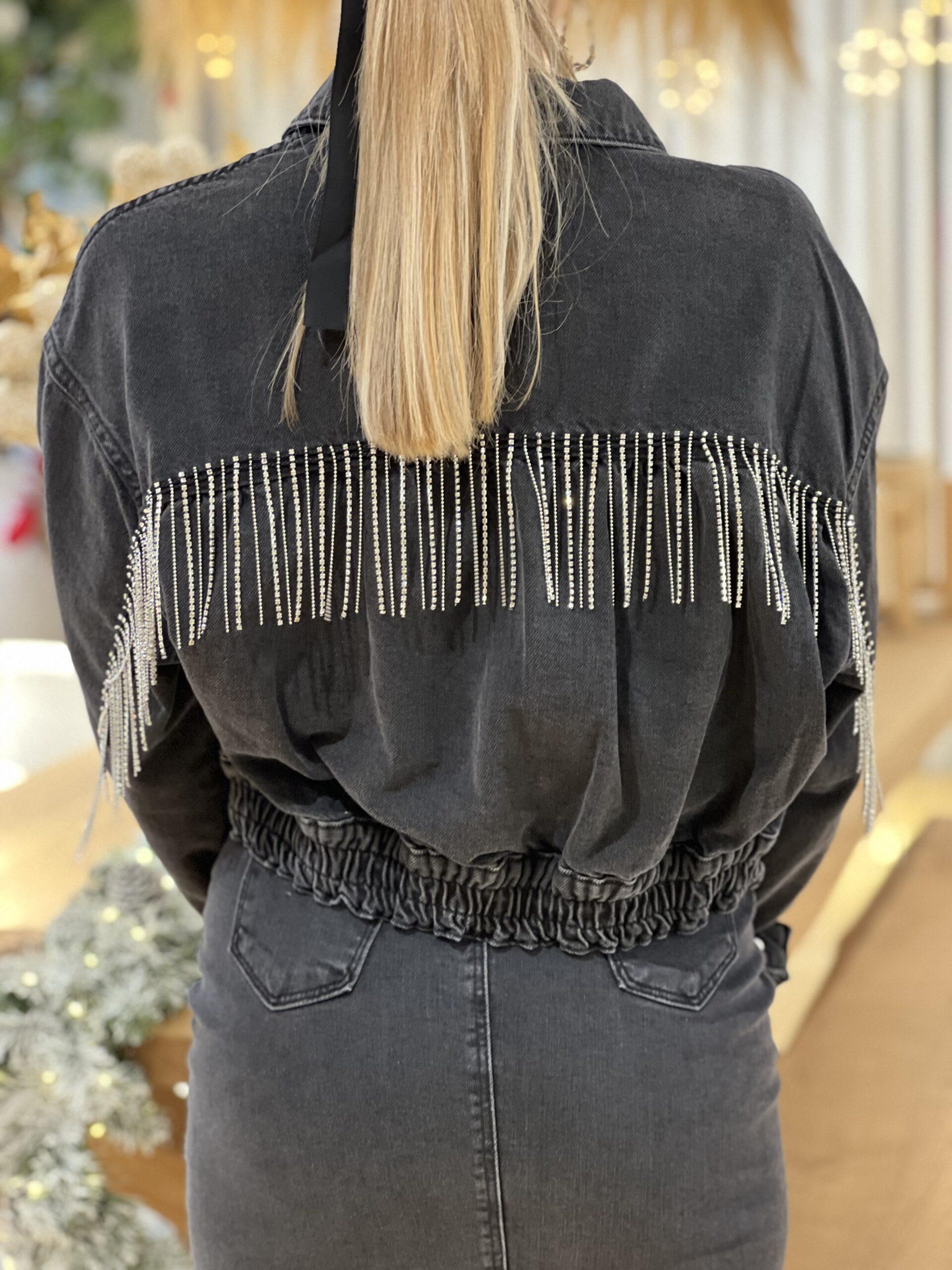 Σοφία Φαράζη : Η Χρύσα από τους Παγιδευμένους φόρεσε το τζιν μπουφάν αυτής της εποχής που σίγουρα θα χρειαστείς και εσύ