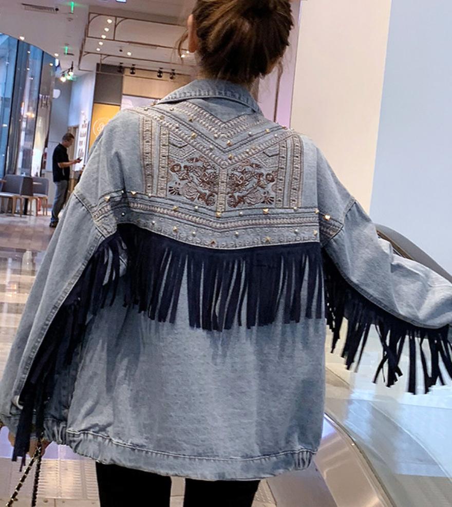 Σοφία Φαράζη : Η Χρύσα από τους Παγιδευμένους φόρεσε το τζιν μπουφάν αυτής της εποχής που σίγουρα θα χρειαστείς και εσύ