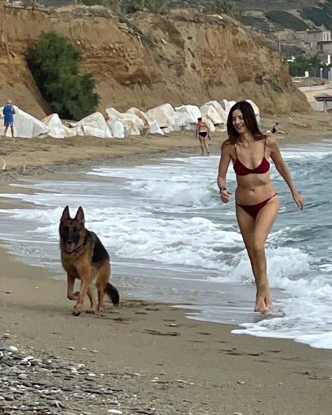 Κατερίνα Λέχου: Ποζάρει με μπικίνι και κόβει την ανάσα στους πάντες