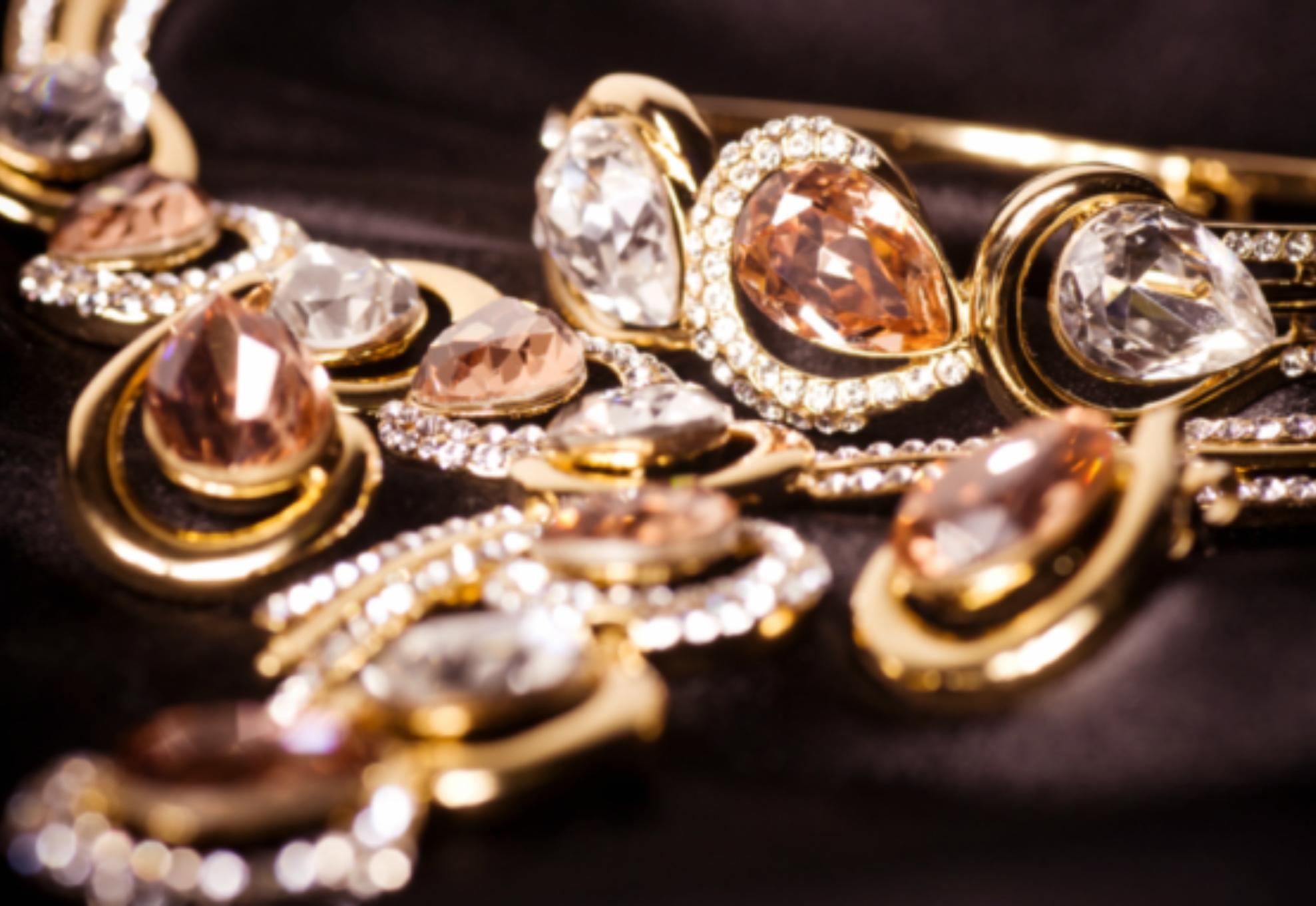 Θαμπά και Μαυρισμένα Παλιά Κοσμήματα: Κάντε τα να λάμψουν σαν καινούρια χωρίς να σας κοστίσει σχεδόν τίποτα 