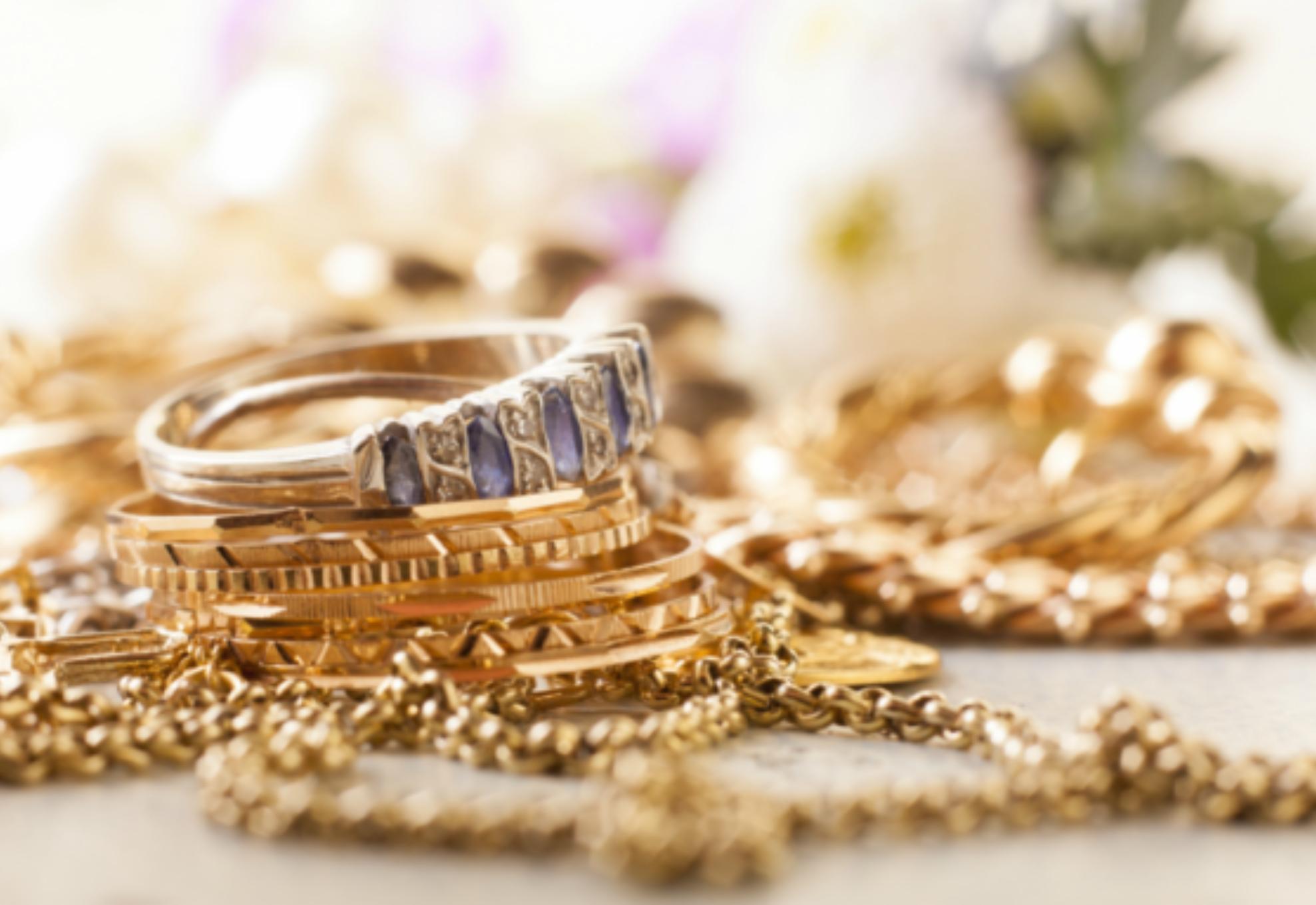 Θαμπά και Μαυρισμένα Παλιά Κοσμήματα: Κάντε τα να λάμψουν σαν καινούρια χωρίς να σας κοστίσει σχεδόν τίποτα 