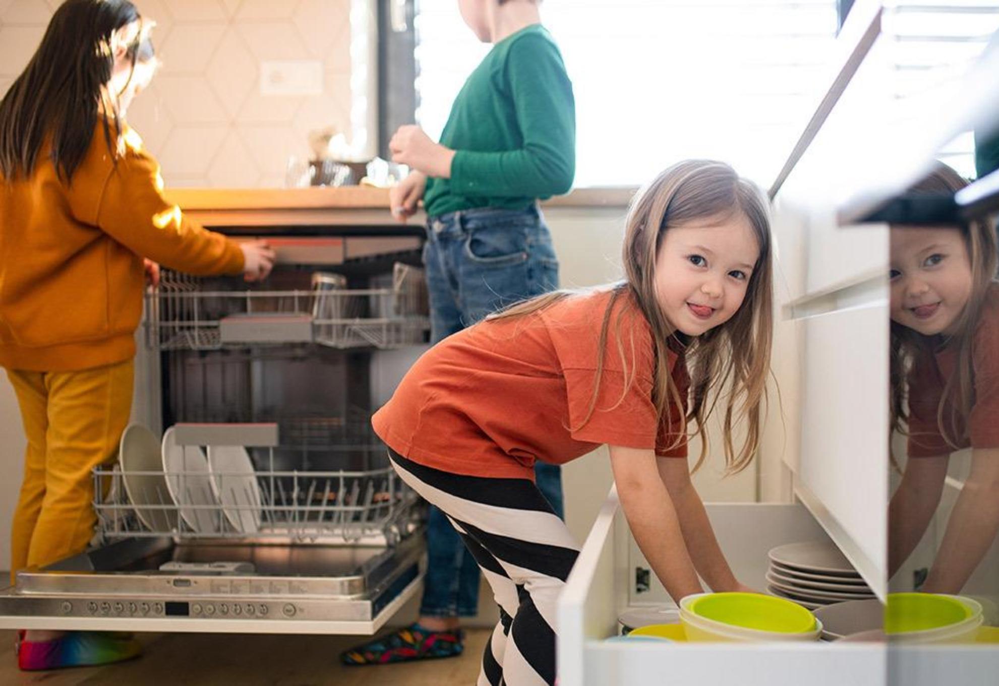Θέλετε να μεγαλώσετε ευτυχισμένα παιδιά; Αυτά είναι τα  8 πράγματα που ΔΕΝ πρέπει να κάνετε