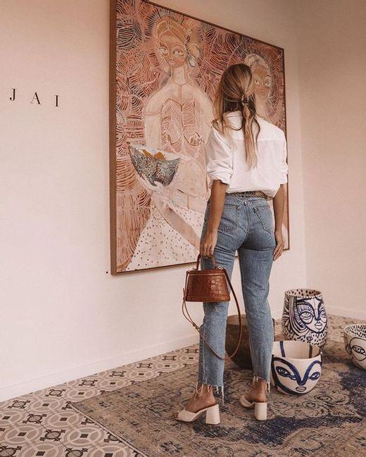 τζιν-παντελόνι-με-λευκό πουκάμισο-ιδέες-