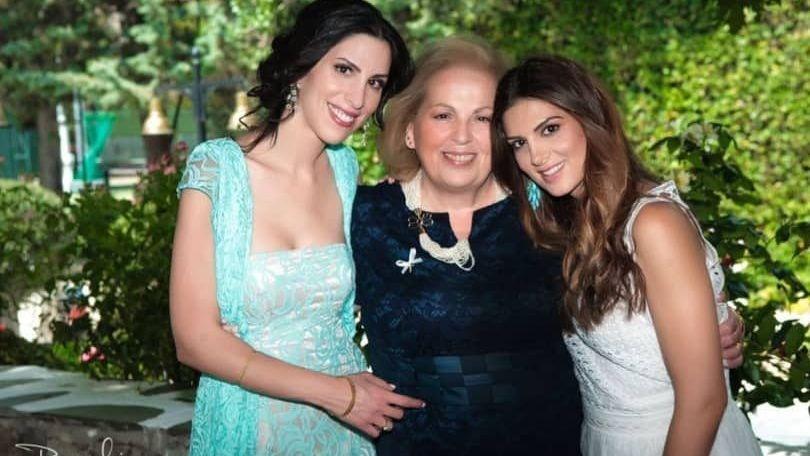 Σταματίνα Τσιμτσιλή: Οι σπάνιες φωτογραφίες με την αδερφή της που μοιάζουν σαν δυο σταγόνες με νερό