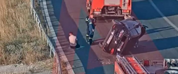 Θεσσαλονίκη: Οδηγός σώθηκε από σοβαρό τροχαίο και επιτέθηκε σε πυροσβέστες