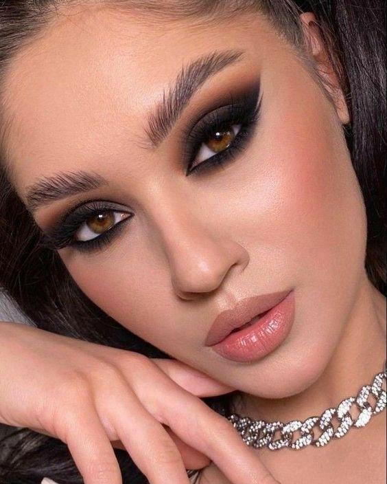 Απλά τα σπάει : Η Ιουλία από τη Γη της Ελιάς κάνει το απόλυτο μακιγιάζ του Χειμώνα και ξετρελαίνει τον Στάθη