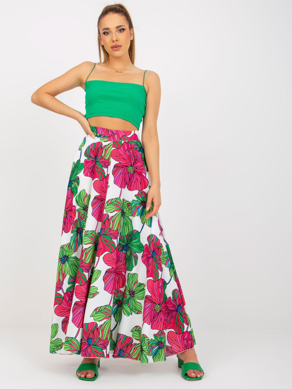 Η Δώρα από τους Παγιδευμένους φοράει το απόλυτο street style Floral σύνολο του καλοκαιριού