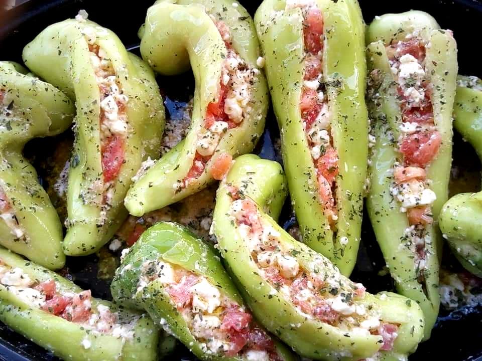 γεμιστές-πιπεριές-με-φέτα-και-ντομάτα-συνταγή-