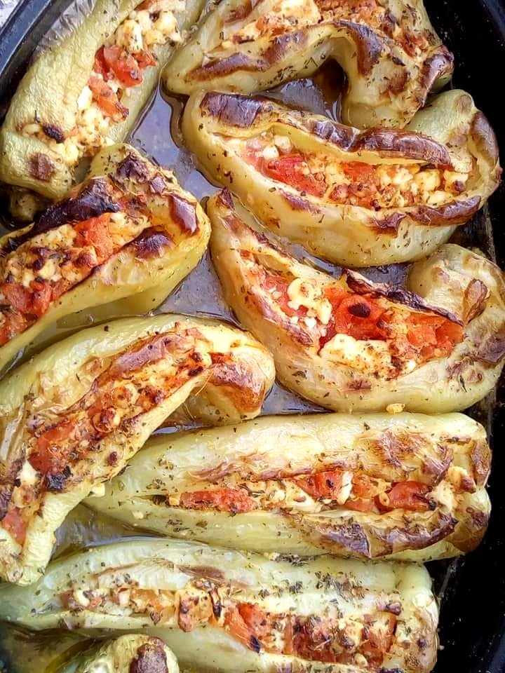 γεμιστές-πιπεριές-με-φέτα-και-ντομάτα-συνταγή-