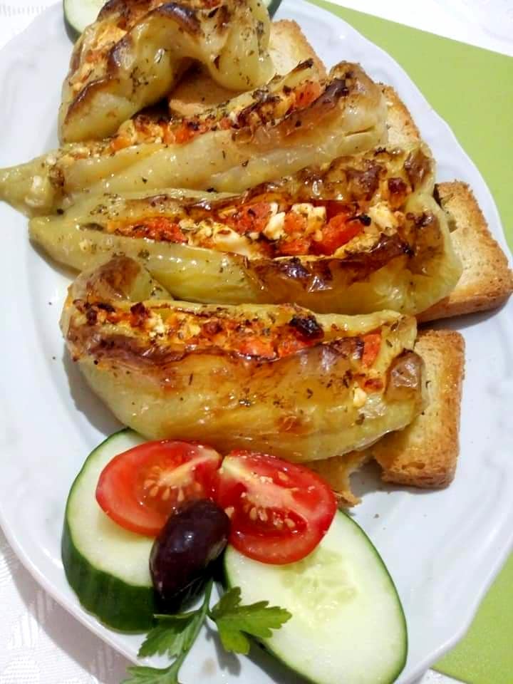 γεμιστές-πιπεριές-με-φέτα-και-ντομάτα-συνταγή-