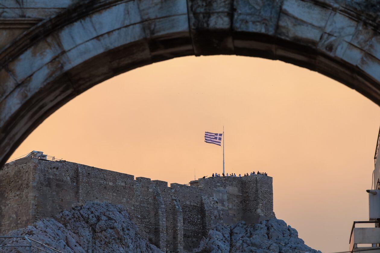Πυρκαγιές :  Πυκνοί καπνοί κάλυψαν την Ακρόπολη – Μυρωδιά καμένου σε όλη την Αθήνα – Πως να προστατευθείτε