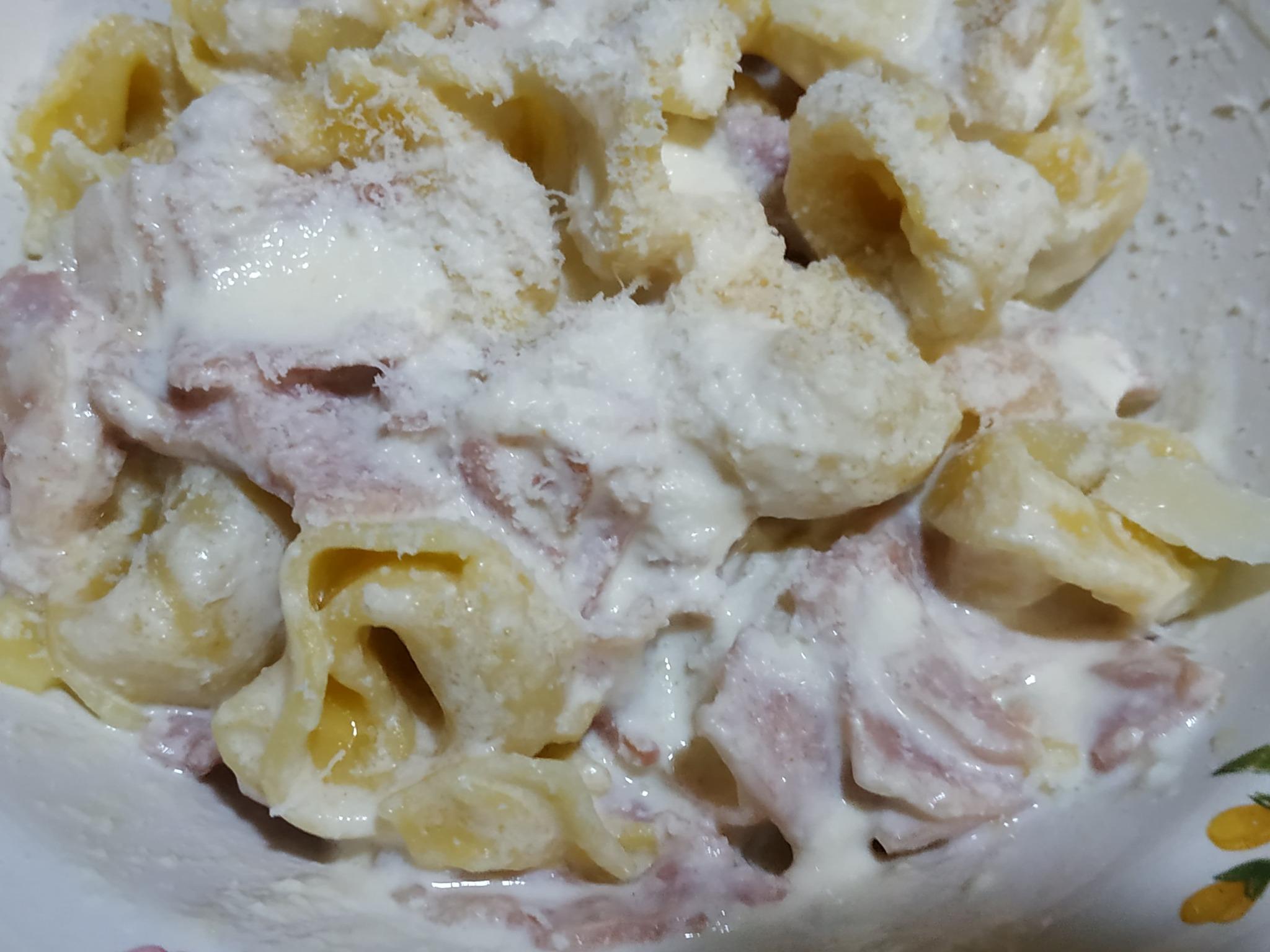 τορτελίνια-αλά κρεμ-με-αλλαντικά-συνταγή-