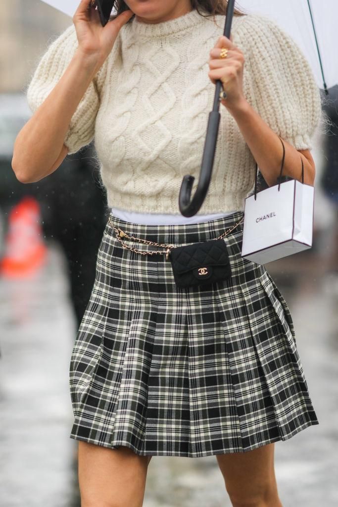 Η Σίσσυ Τουμάση από το Προξενιό της Ιουλίας με καρό φούστα κάνει την πρόταση του Χειμώνα και σου την προτείνουμε