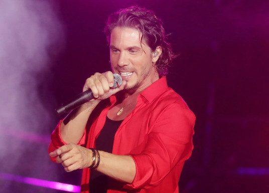 Νίκος Οικονομόπουλος: Άγριο ξύλο στην συναυλία του στην Καβάλα