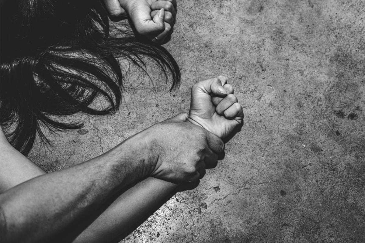 ΣΟΚ: Έξι έφηβοι βί@σαν δύο 13χρονες ξαδέλφες