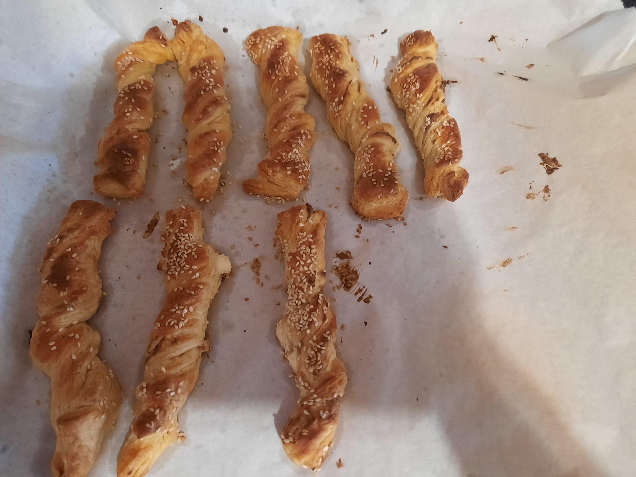 κριτσίνια-σφολιάτας-με-φέτα-και-τυρί κρέμα-συνταγή-