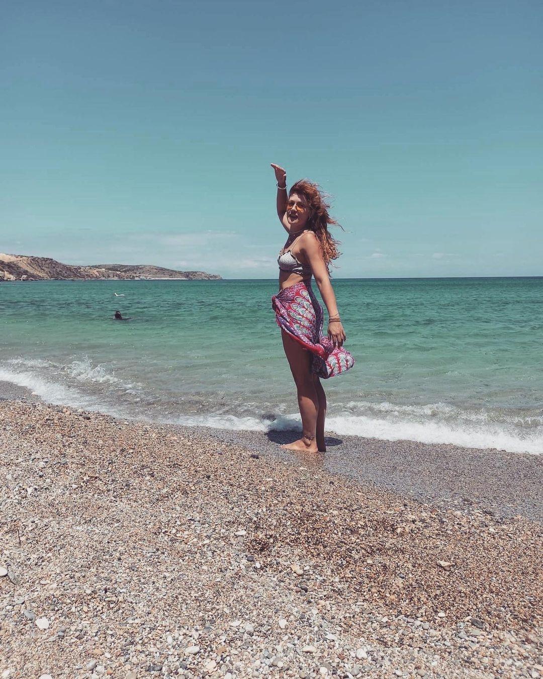 Ναταλία Πελέκα: Η Λίνα από τους Παγιδευμένους έβγαλε φώτο χωρίς μαγιό στην παραλία