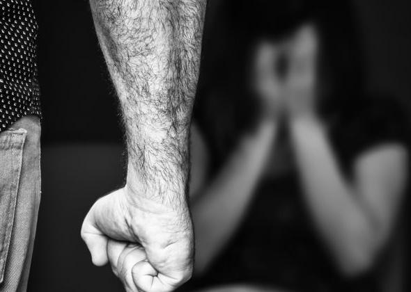 Πατέρας ξυλοκόπησε την kορη του επειδή δεν καθάρισε το δωμάτιό της