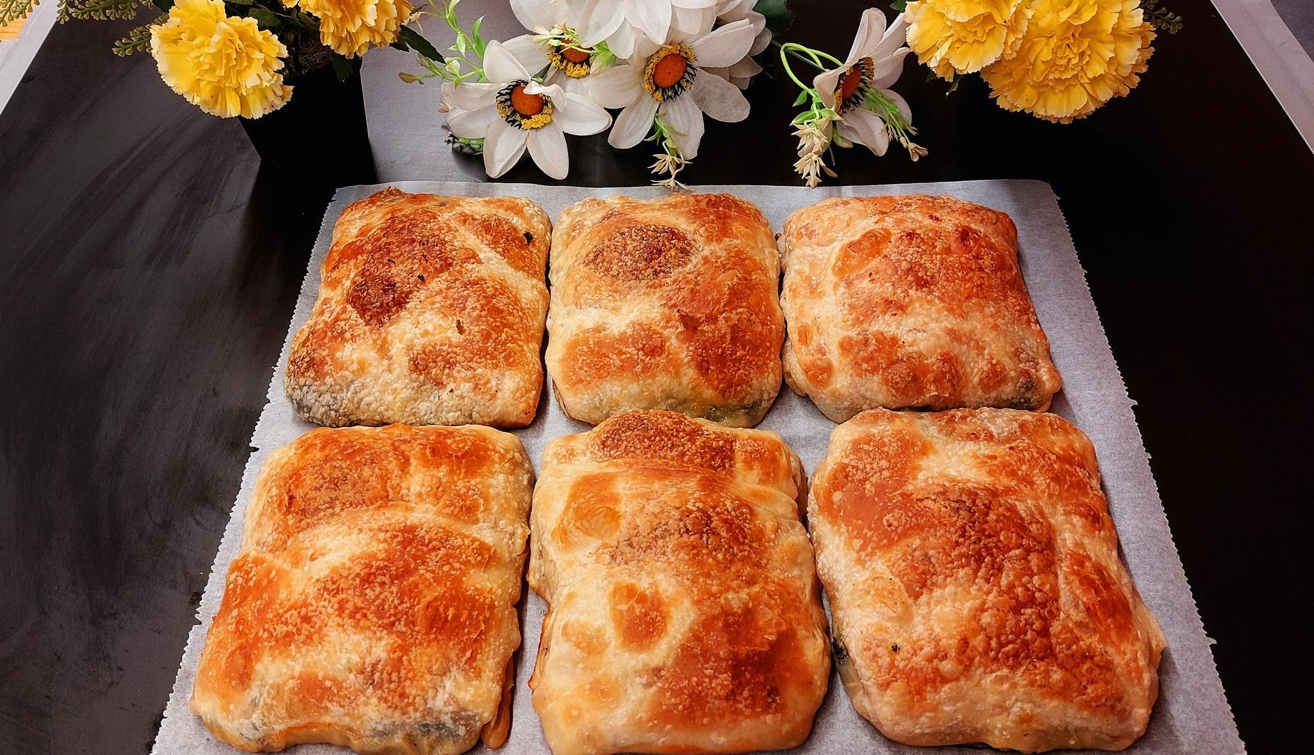 ατομικές-σπανακοτυρόπιτες-συνταγή- ατομικές-σπανακοτυρόπιτες-συνταγή-