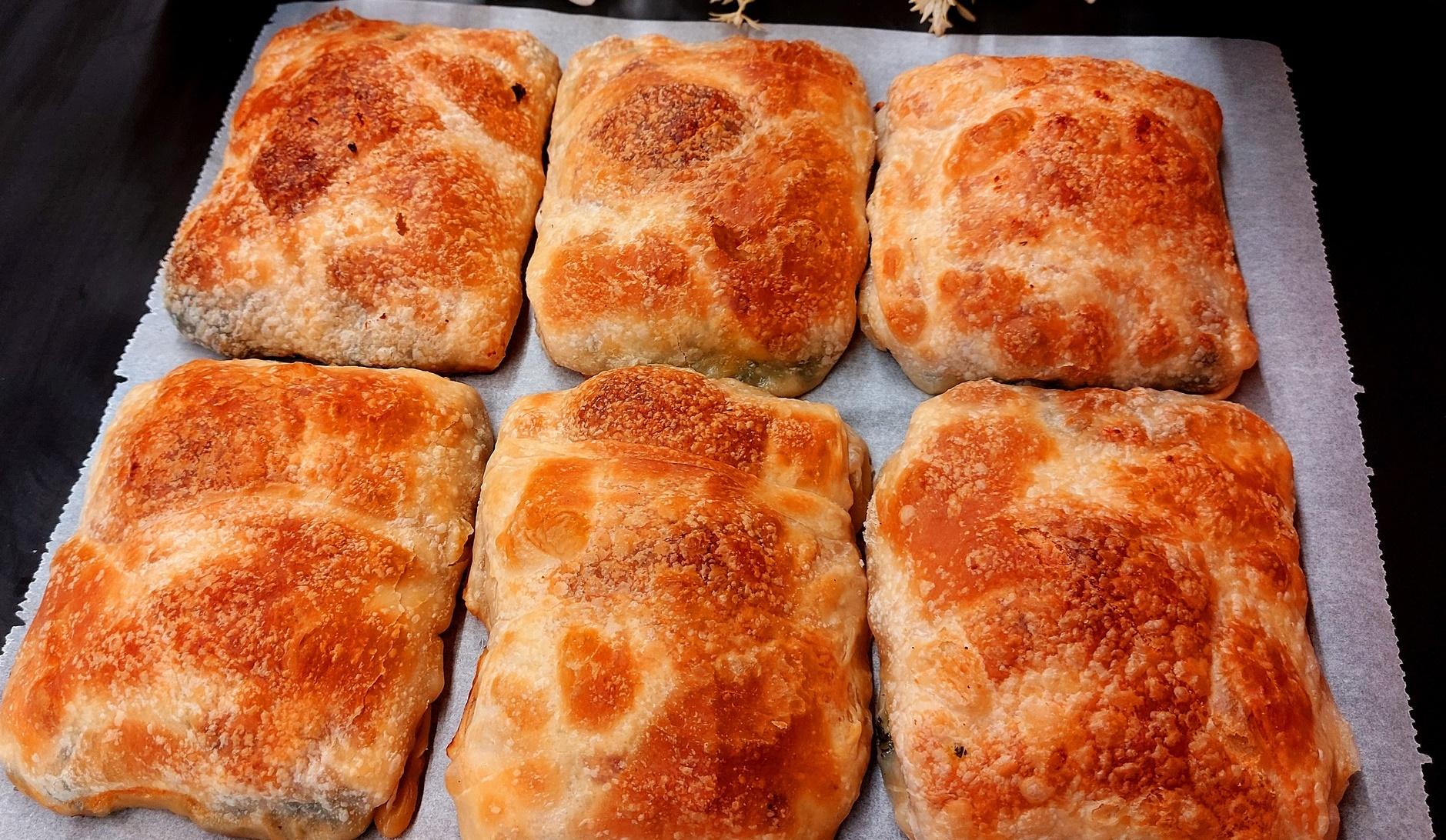 ατομικές-σπανακοτυρόπιτες-συνταγή- ατομικές-σπανακοτυρόπιτες-συνταγή-