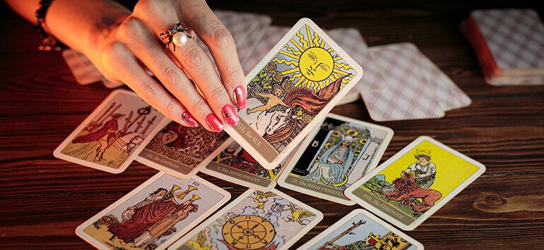 η-αδερφή-μου-χώρισε-και-εθίστηκε-στη-χαρτομαντεία-και-τα-ταρώ- η-αδερφή-μου-χώρισε-και-εθίστηκε-στη-χαρτομαντεία-και-τα-ταρώ-