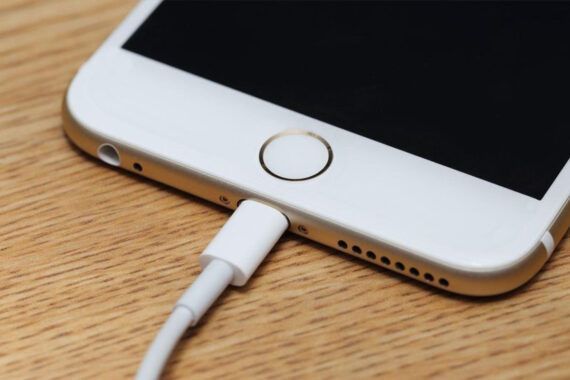 Φορτίζεις το κινητό σου συνέχεια: Δες τι λάθη κάνεις και χαλάει η μπαταρία