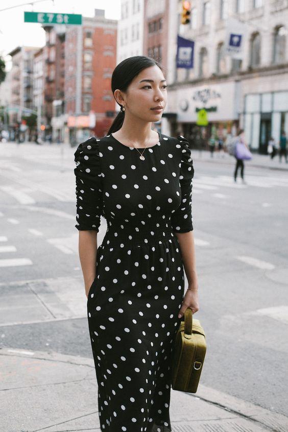 Η Μαρίνα Ασλάνογλου από τις ψυχοκόρες φόρεσε το απόλυτο φόρεμα για την μετάβαση Καλοκαίρι – φθινοπώρου