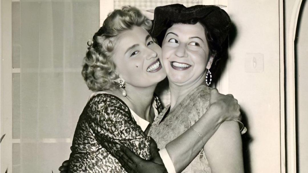 Ήταν η Ντίβα του Ελληνικού θέατρου: Ο Έρωτας με τον Λογοθετίδη και η μεγάλη απώλεια που ξεπέρασε τις δυνάμεις της