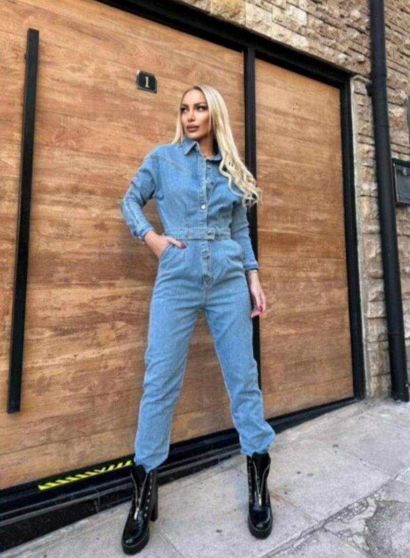 Σοφία Φαράζη : Η Χρύσα από τους Παγιδευμένους φόρεσε τζιν ολόσωμη Boho φόρμα – Το απόλυτο trend του Φθινοπώρου