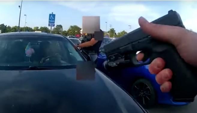 Σοκ: Αστυνομικός πυροβόλησε και σκότωσε έγκυο γυναίκα (Βίντεο)