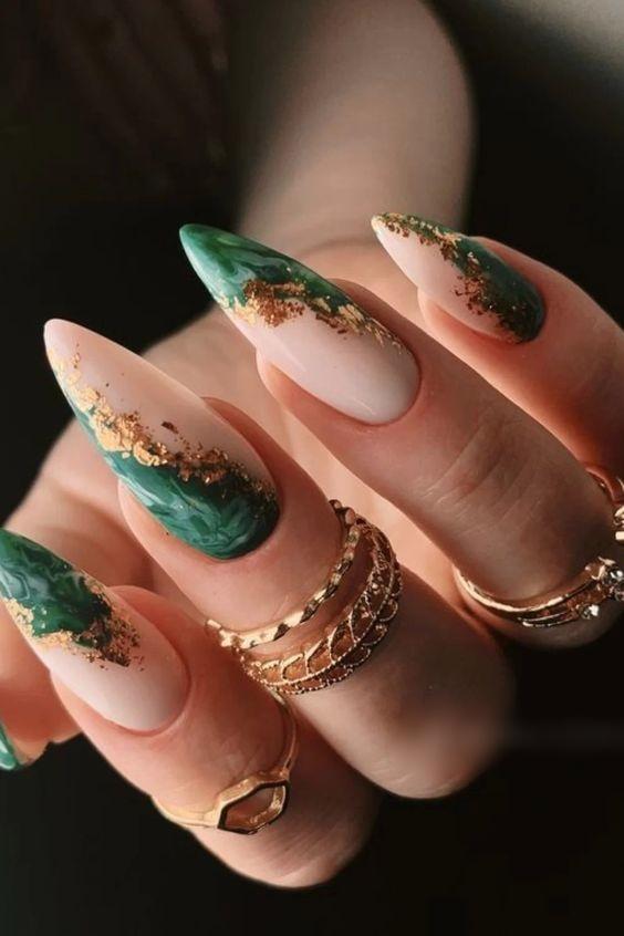 πράσινα νύχια-Φθινόπωρο-Χειμώνας-2023-2024-τάσεις- πράσινα νύχια-Φθινόπωρο-Χειμώνας-2023-2024-τάσεις-