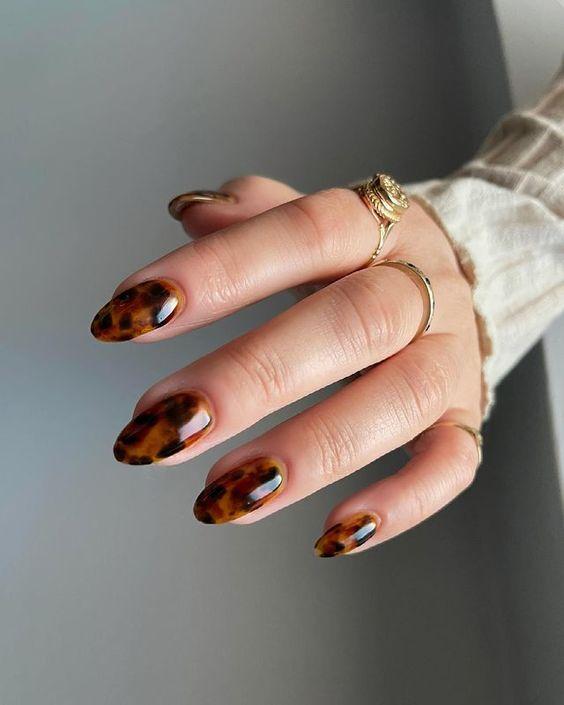 torties nails-Φθινόπωρο-Χειμώνας-2023-2024-τάσεις- torties nails-Φθινόπωρο-Χειμώνας-2023-2024-τάσεις-