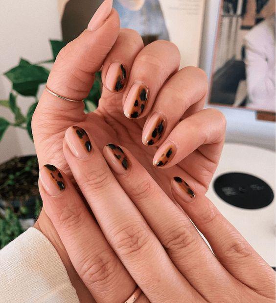 torties nails-Φθινόπωρο-Χειμώνας-2023-2024-τάσεις- torties nails-Φθινόπωρο-Χειμώνας-2023-2024-τάσεις-