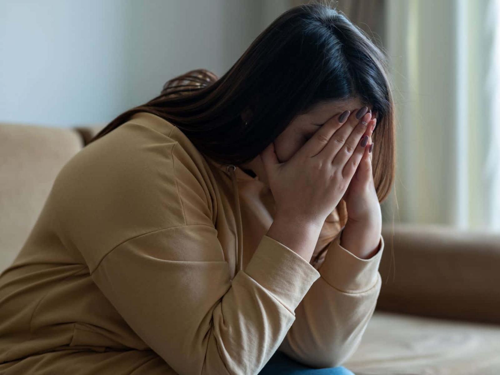 ο-άντρας-μου-με-απατάει-10 χρόνια-και-αρραβωνιάστηκε-