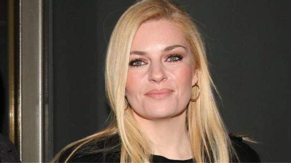 Το Προξενιό της Ιουλίας: Το προξενιό που έχει στόχο να κρύψει ένοχα μυστικά