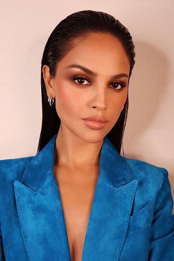 wet-και-sleek-χτενίσματα-ιδέες-τάσεις-Φθινόπωρο Χειμώνας-2023 2024- wet-και-sleek-χτενίσματα-ιδέες-τάσεις-Φθινόπωρο Χειμώνας-2023 2024-