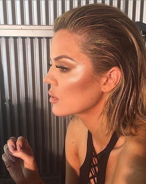 wet-και-sleek-χτενίσματα-ιδέες-τάσεις-Φθινόπωρο Χειμώνας-2023 2024- wet-και-sleek-χτενίσματα-ιδέες-τάσεις-Φθινόπωρο Χειμώνας-2023 2024-