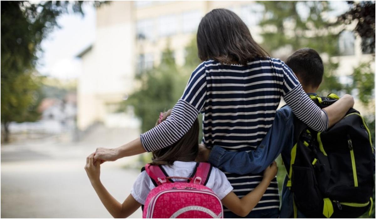Άνοιγμα σχολείων : Τι ισχύει με τις άδειες εργαζόμενων γονέων κατά τη σχολική περίοδο