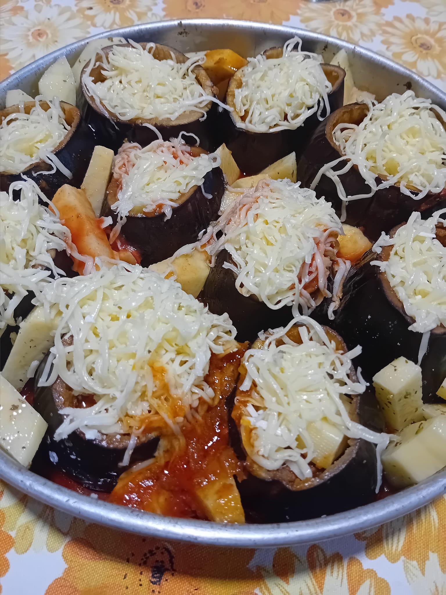 γεμιστές μελιτζάνες-με-μοσχάρι-και-τυρί-συνταγή- γεμιστές μελιτζάνες-με-μοσχάρι-και-τυρί-συνταγή-