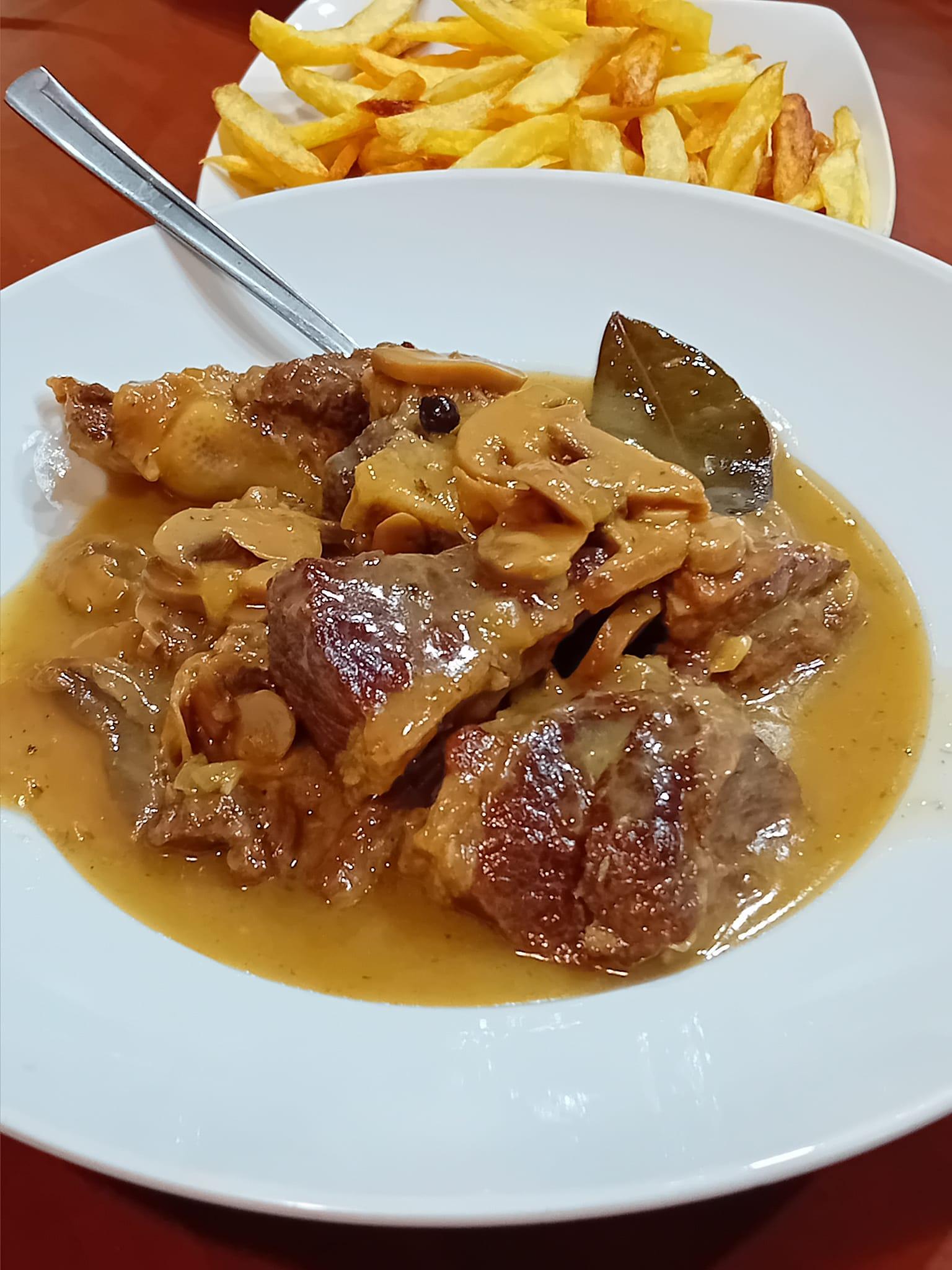 μοσχάρι-λεμονάτο-με-μανιτάρια-συνταγή-