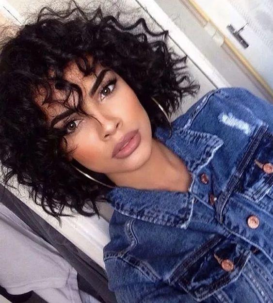 Έχεις κοντά σγουρά μαλλιά : Τότε η Ευσταθία Τσαπαρέλη από την Παραλία είναι το είδωλο σου