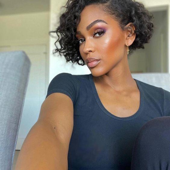 Έχεις κοντά σγουρά μαλλιά : Τότε η Ευσταθία Τσαπαρέλη από την Παραλία είναι το είδωλο σου