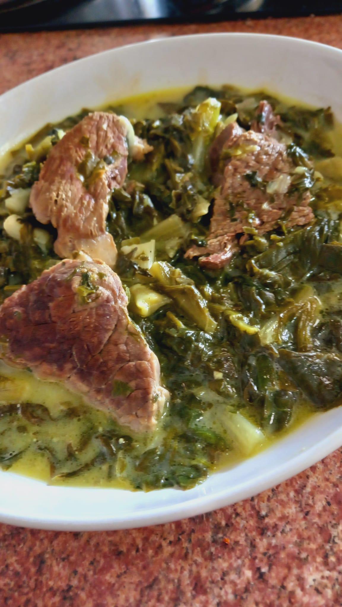 Μοσχαράκι-φρικασέ-με μαρούλι-σπανάκι-και-αυγολέμονο-συνταγή-