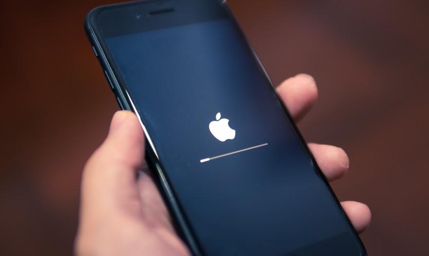 Προσοχή για όσους έχουν iPhone: Η νέα αναβάθμιση του iOS – Γιατί να γίνει άμεσα