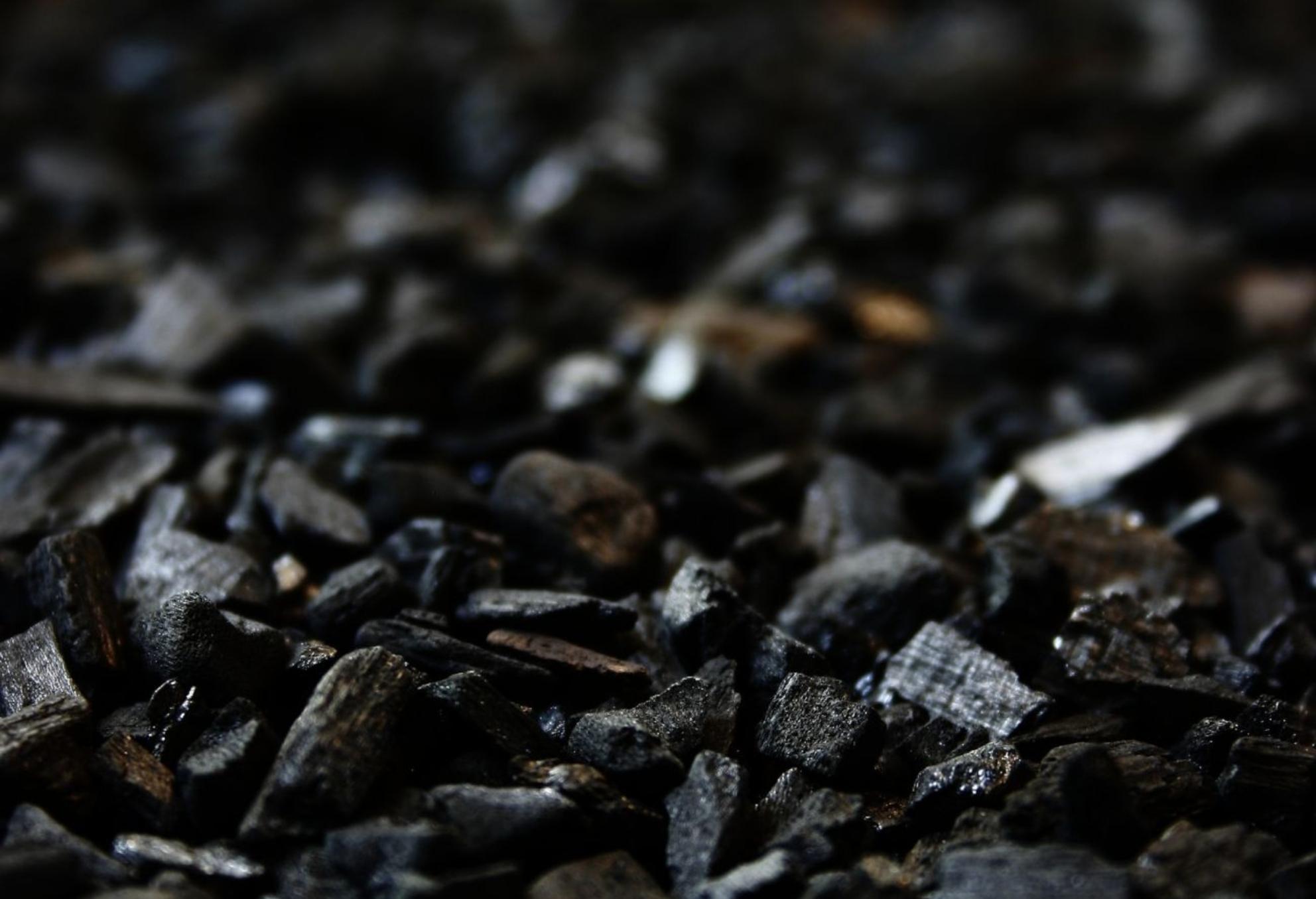 Αυτό το υλικό διώχνει την υγρασία από το σπίτι και δεν κοστίζει τίποτα – Θα εκπλαγείτε