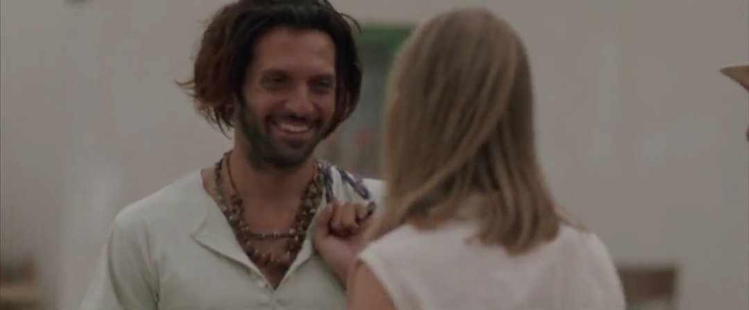 Η Παραλία: Το μυαλό της Υπατίας είναι κολλημένο στον Χάρι