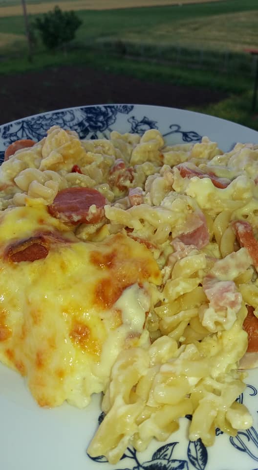 σουφλέ-με-βίδες-λουκάνικο-μπεσαμέλ-και-μπέικον-συνταγή- σουφλέ-με-βίδες-λουκάνικο-μπεσαμέλ-και-μπέικον-συνταγή-