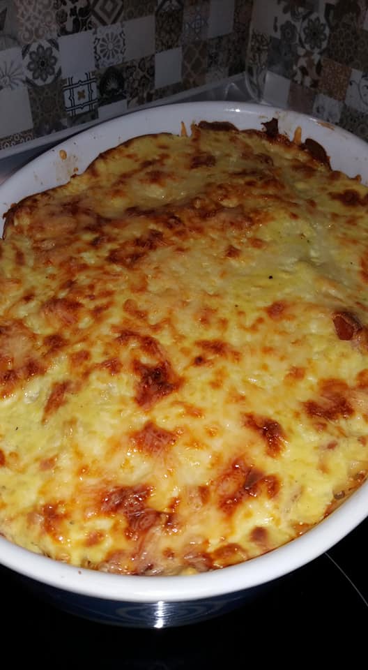 σουφλέ-με-βίδες-λουκάνικο-μπεσαμέλ-και-μπέικον-συνταγή- σουφλέ-με-βίδες-λουκάνικο-μπεσαμέλ-και-μπέικον-συνταγή-