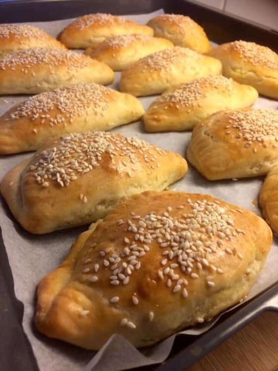 τυροπιτάκια-με-γιαουρτένια-γέμιση-συνταγή- τυροπιτάκια-με-γιαουρτένια-γέμιση-συνταγή-